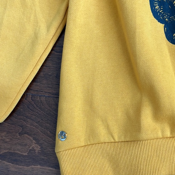 Buff Bunny Sweat shirt, XS but fit small and medium - Picture 3 of 4